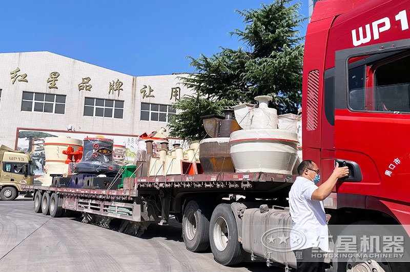 磨粉機(jī)設(shè)備裝車(chē)發(fā)貨現(xiàn)場(chǎng)圖片
